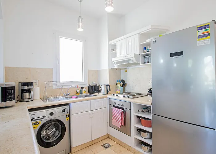 Stylish 2br In I Pool & Access Appartamento